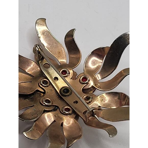 Vintage 1940s ruby glass floral brooch gold tone layered retro flower pin - Picture 6 of 7